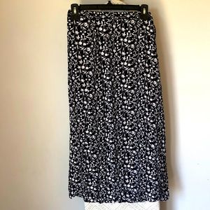 Christopher & Banks 6 black & white skirt